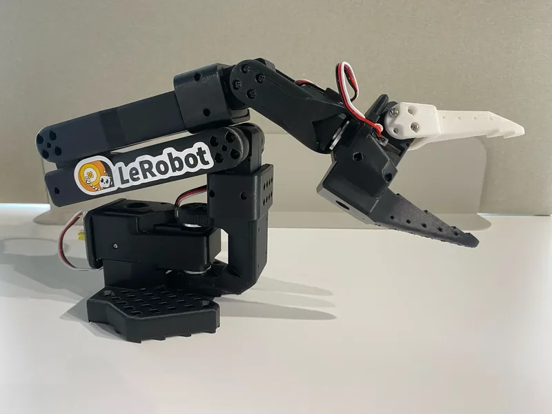 SO-101 by The Robot Studio