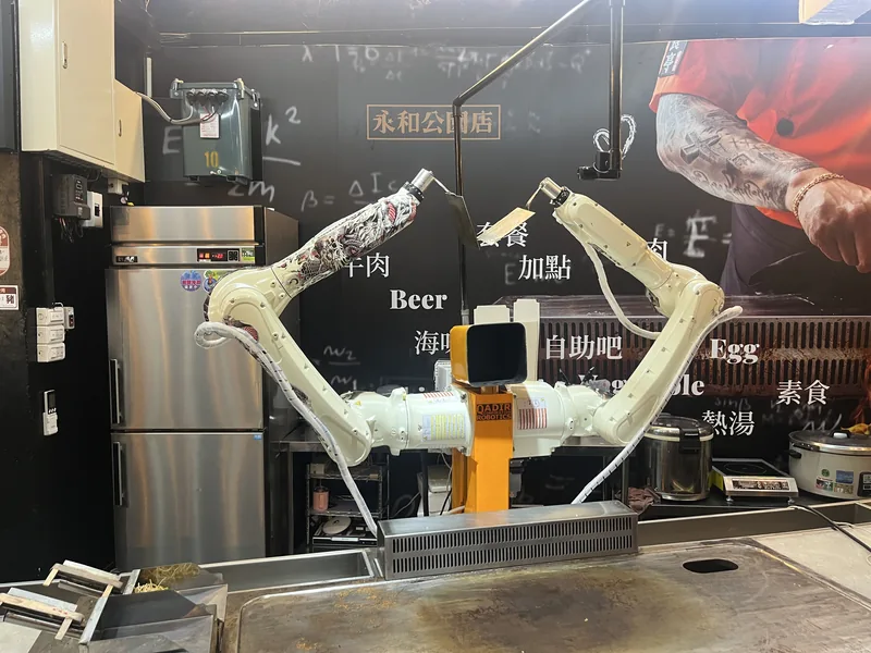 Teppanyaki Robot by Qadir Robotics